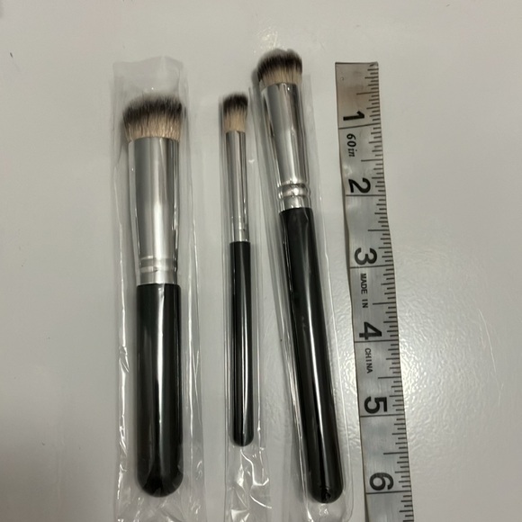 🎁4 for $50🎁 Makeup brush set for foundation and concealer 3 piece - Picture 4 of 5